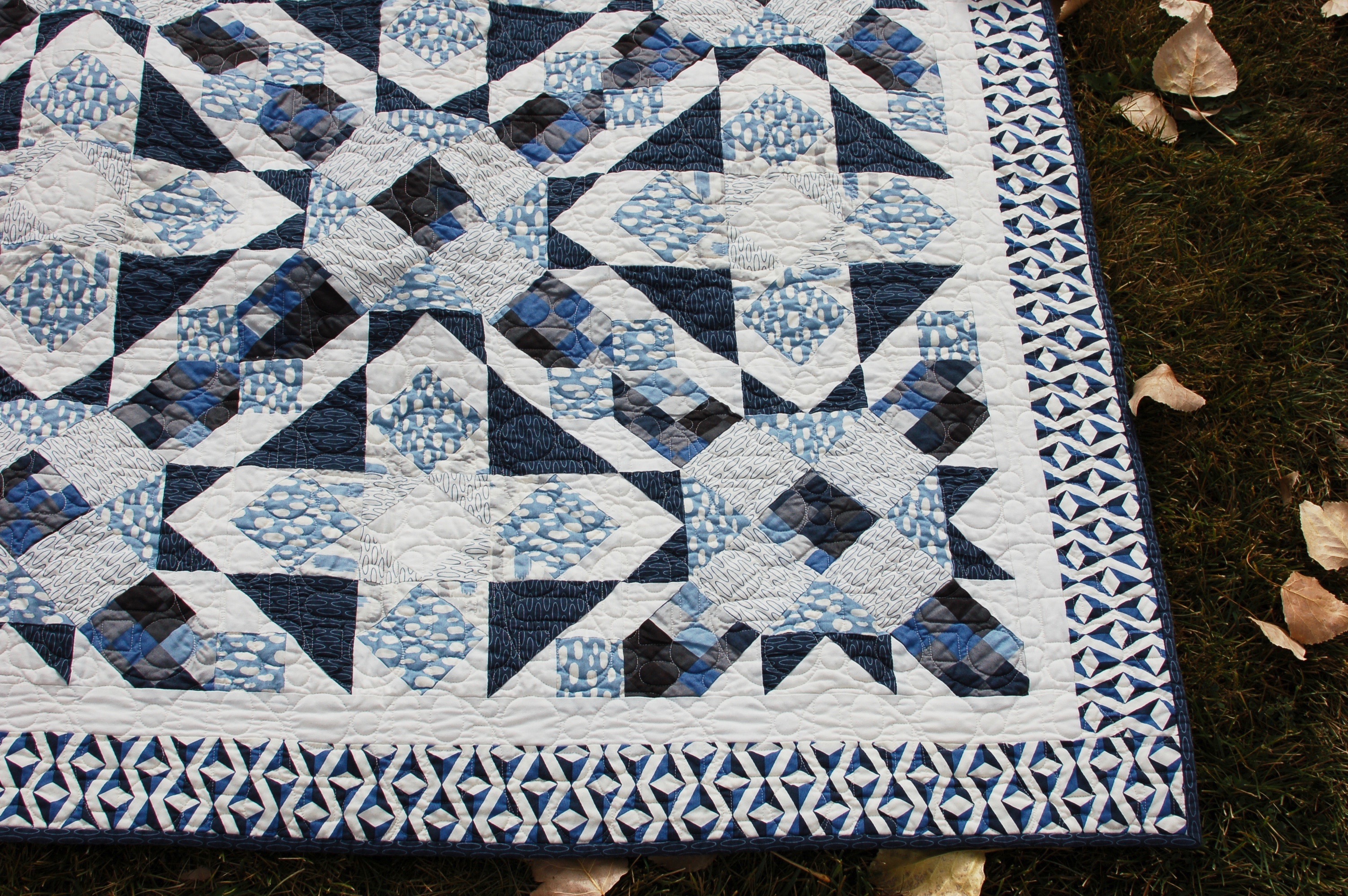 Tranquility - Indigo and soft blues featured in this Serenity quilt pattern by Amy Ellis #showmethemoda - AmysCreativeSide.com