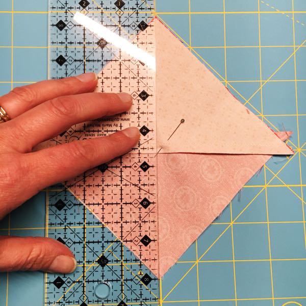 Heartland Heritage March Star Bright Block - Hourglass details by Amy Ellis